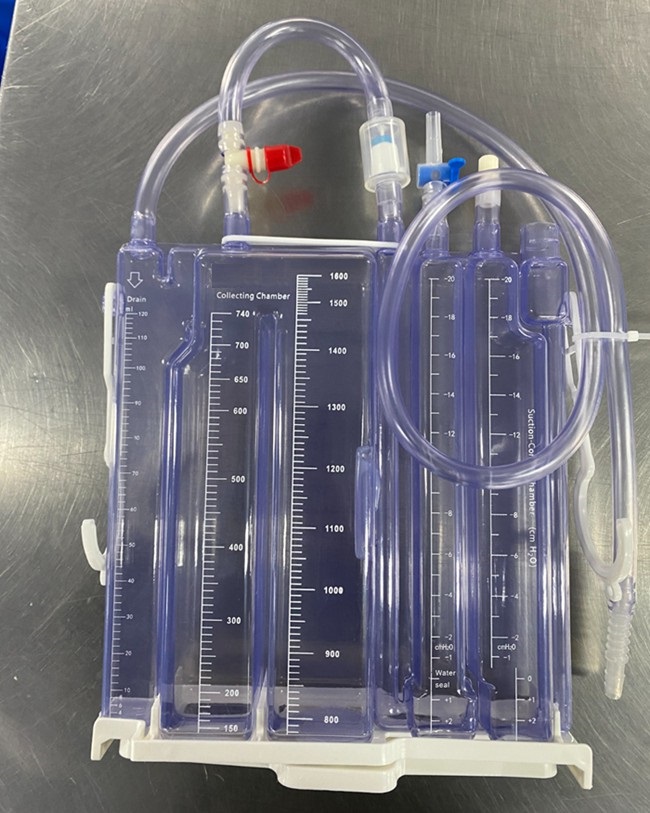 Thoracic drainage bottle with Connecting Chamber for pneumothorax or pleural effusion, thorax h.jpeg