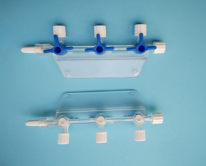 Anesthesia Multiple Infusion pathway management 3-Gang stopcock manifold, multi-line integration.jpg